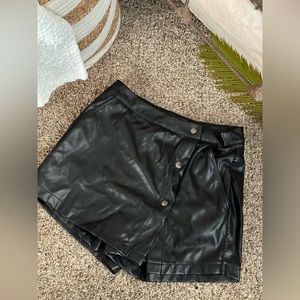 Back leather skort